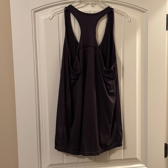 Active tank tops (multiple) - Picture 3 of 8